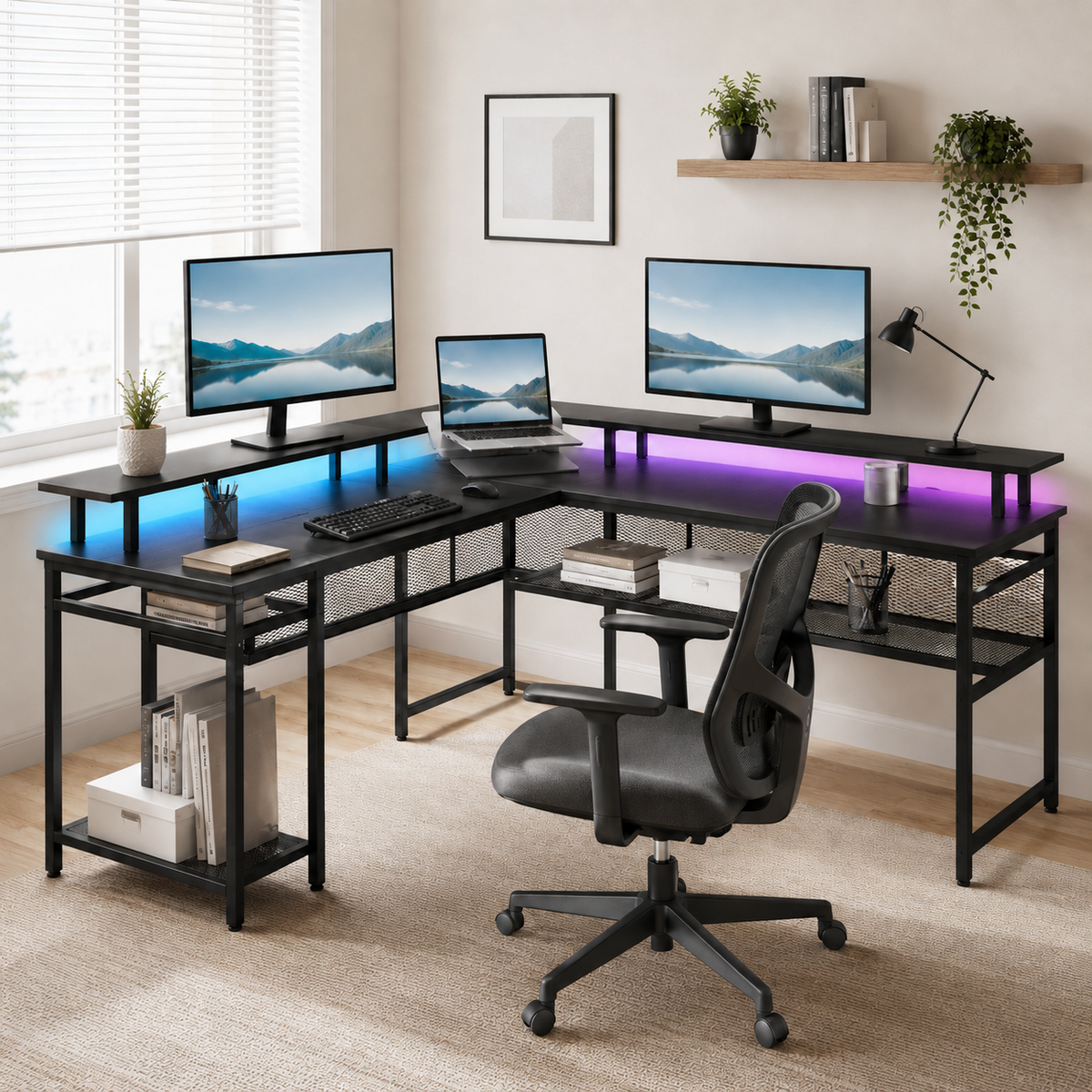 Bureau d'angle réversible noir 136 × 118 cm avec LED, prises et rangements